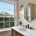 4Th Floor Queen Suite Boutique Hotel