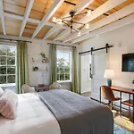 4Th Floor Queen Suite Boutique Hotel