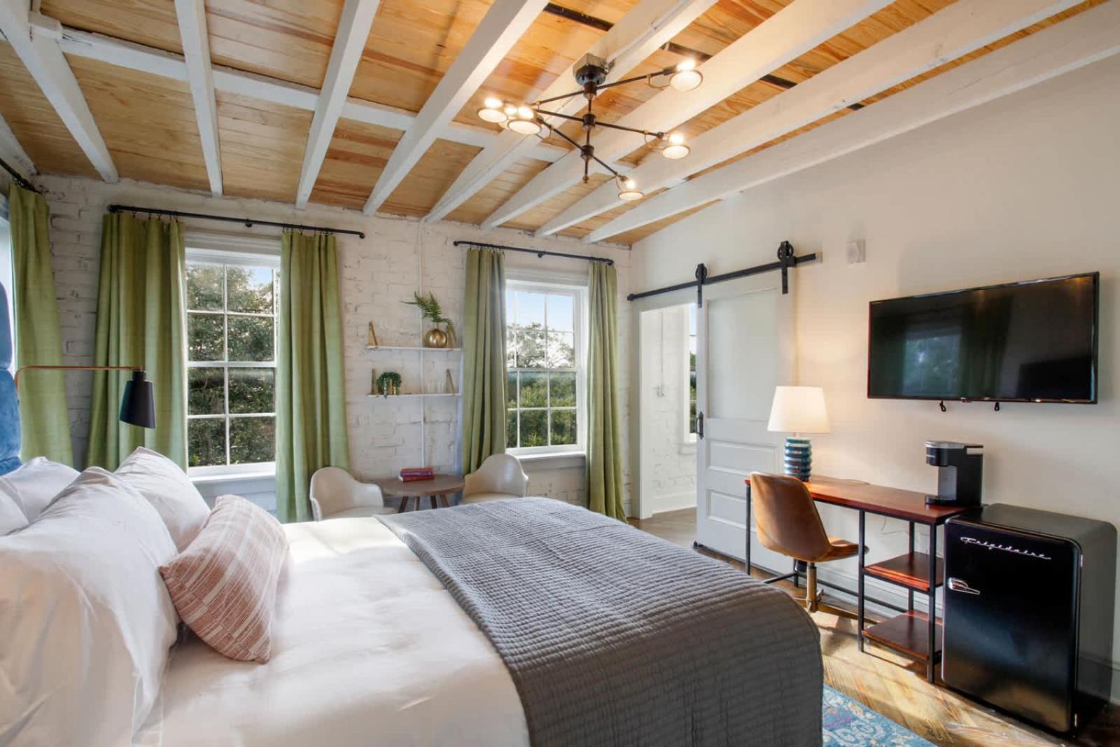 4th Floor Queen Boutique Holiday home Savannah