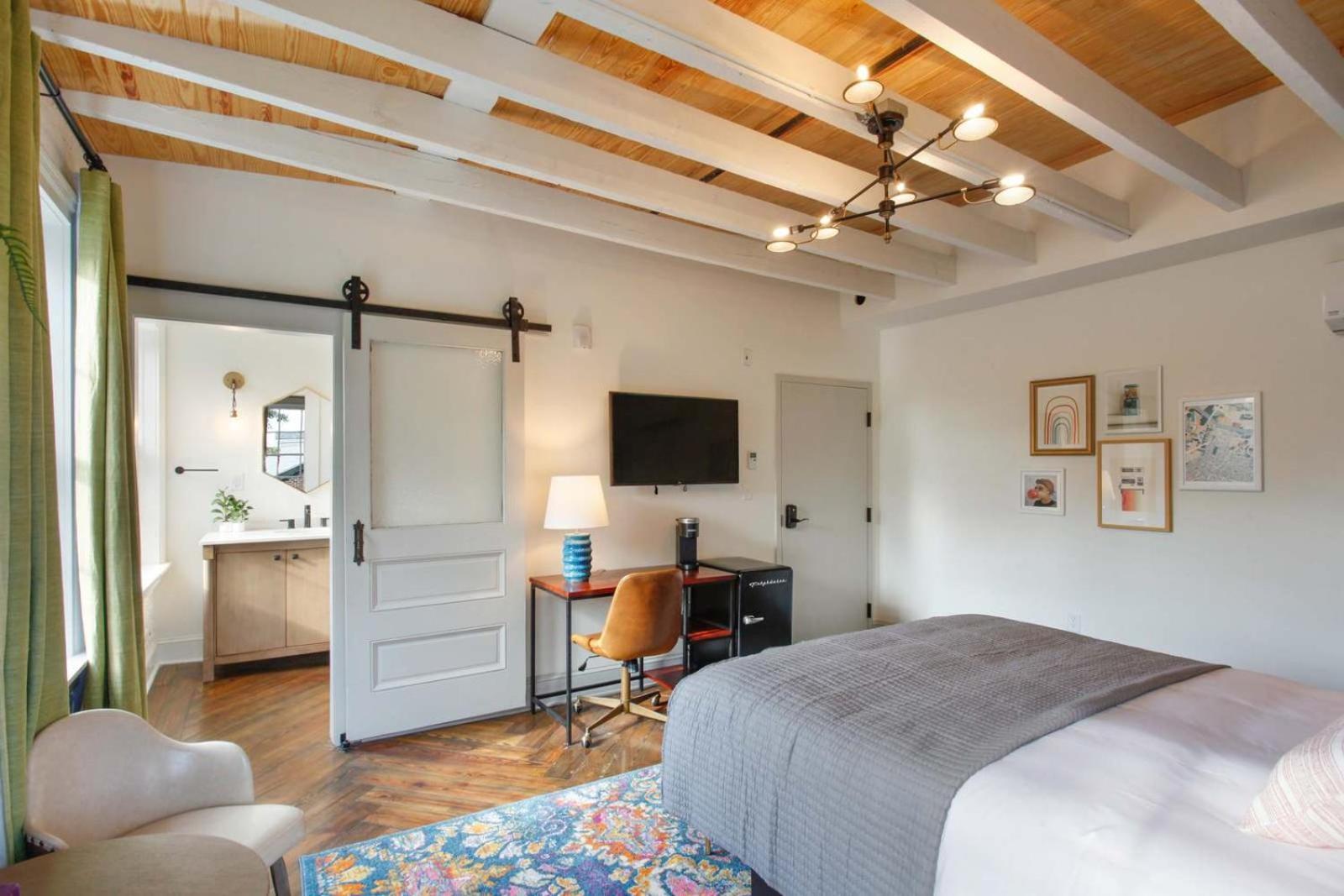 4th Floor Queen Boutique Holiday home Savannah